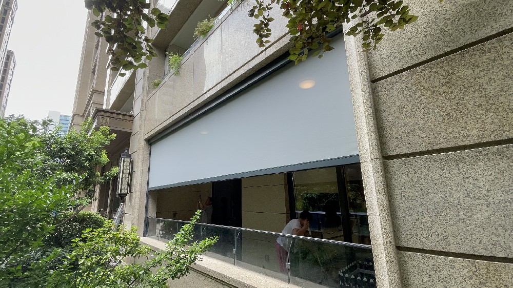 [防風卷簾·案例分享]航城遮陽第八代智能防風卷簾 室外最寬15米，室內最寬可達30米，最高8米